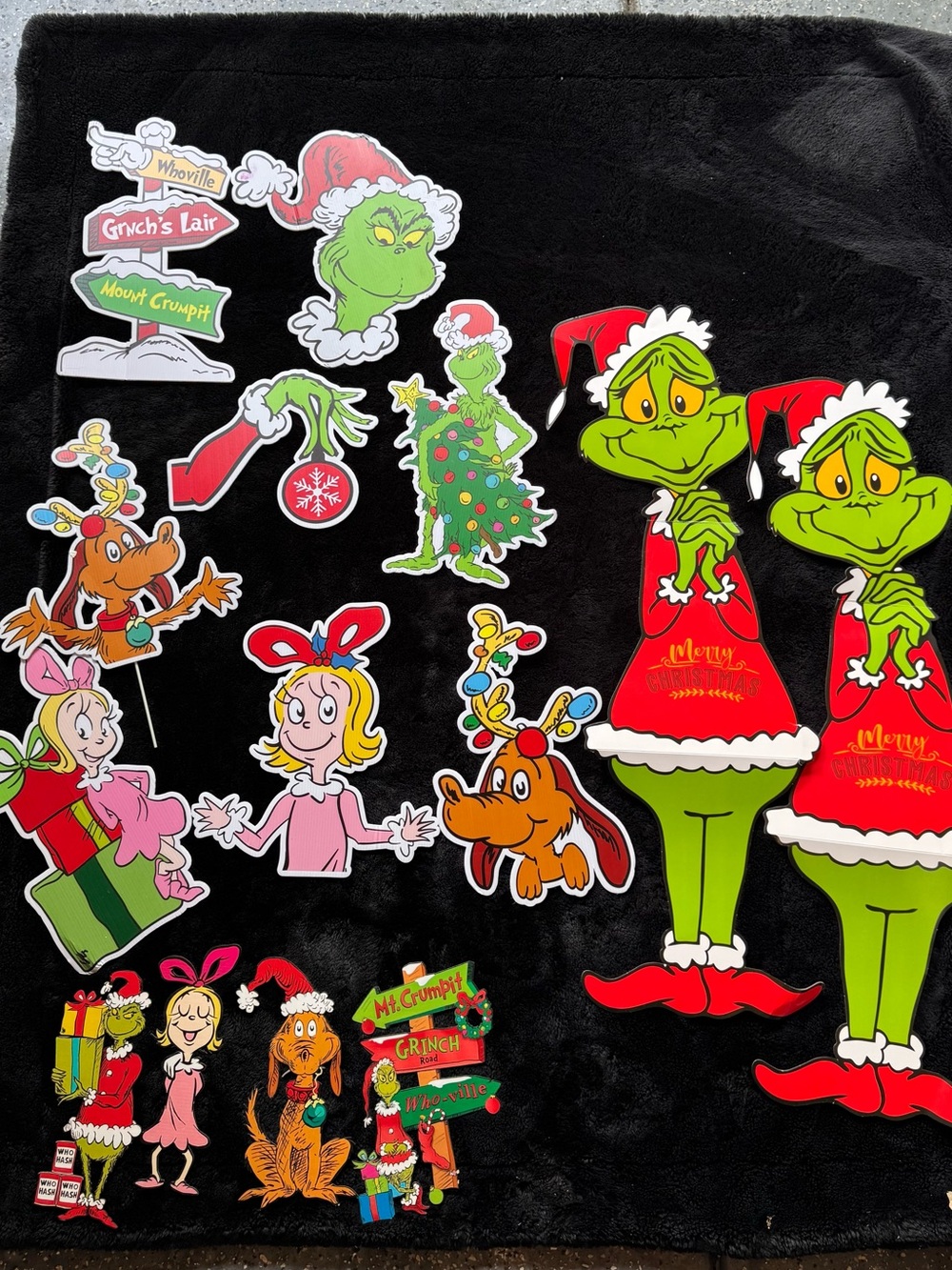 Grinch Holiday Yard Stakes — Green Decorative Characters Set
